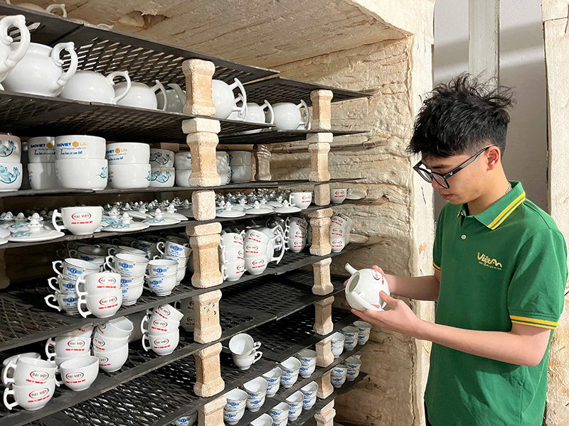 Xưởng ấm chén quà tăng