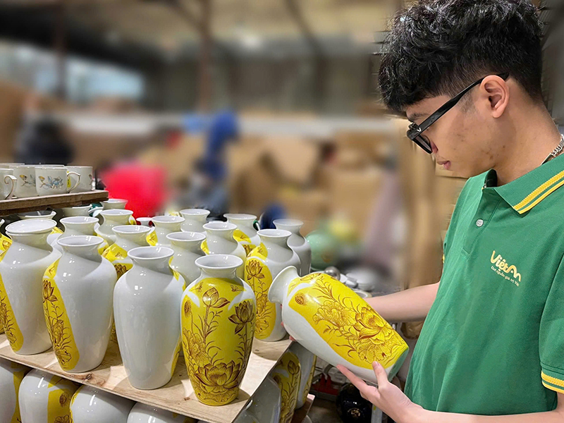 Xưởng sản xuất lọ hoa  Bát Tràng