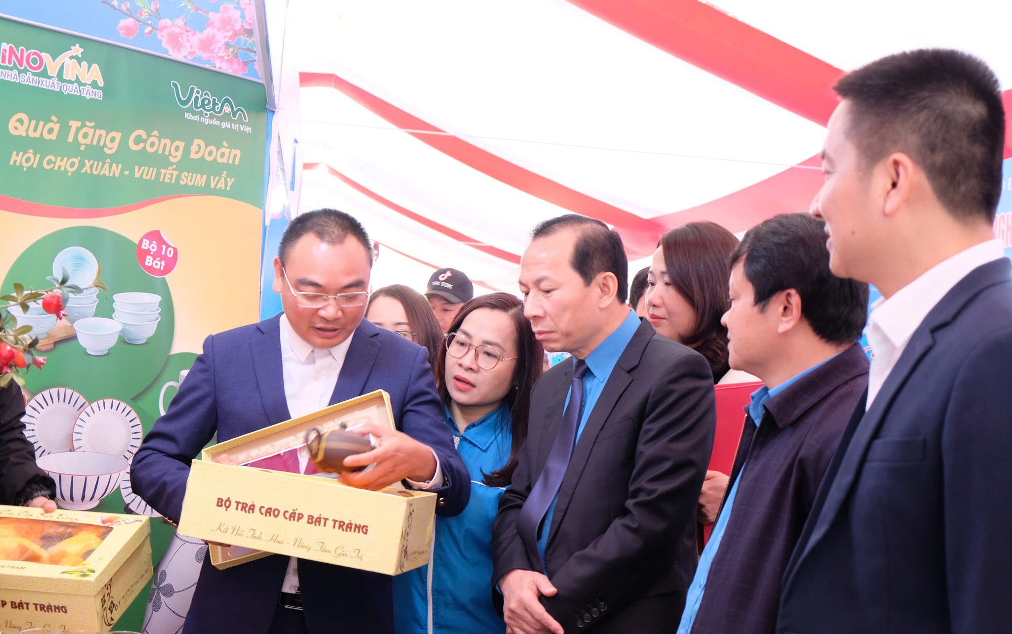 Phiên chợ nghĩa tình: Món quà Tết ý nghĩa dành cho công nhân Thanh Hóa