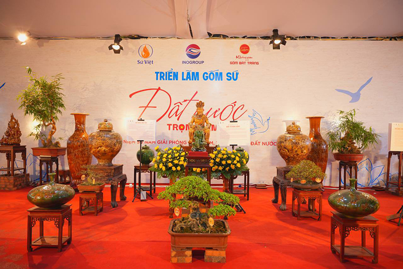 Việt An đồng hành triển lãm gốm sứ đất nước trọn niềm vui