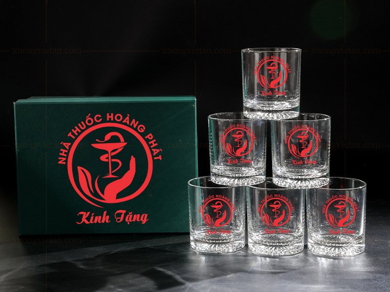 In logo lên bộ cốc thủy tinh làm quà tặng khuyến mại
