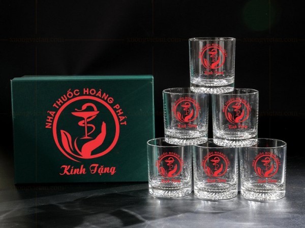 In logo lên bộ cốc thủy tinh làm quà tặng khuyến mại