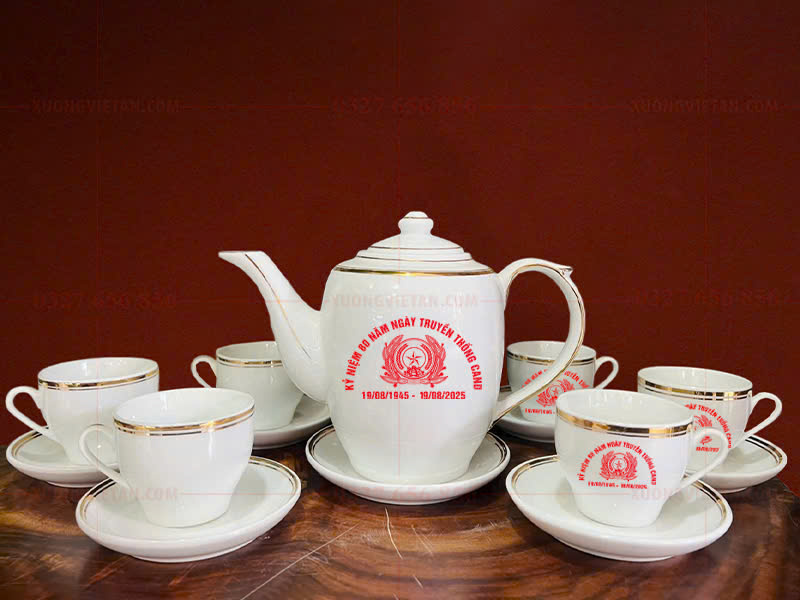 Bộ ấm chén in logo kỷ niệm 80 năm ngày truyền thống CAND