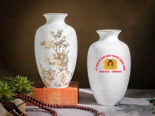 Lọ hoa in logo kỷ niệm 80 năm ngày truyền thống CAND