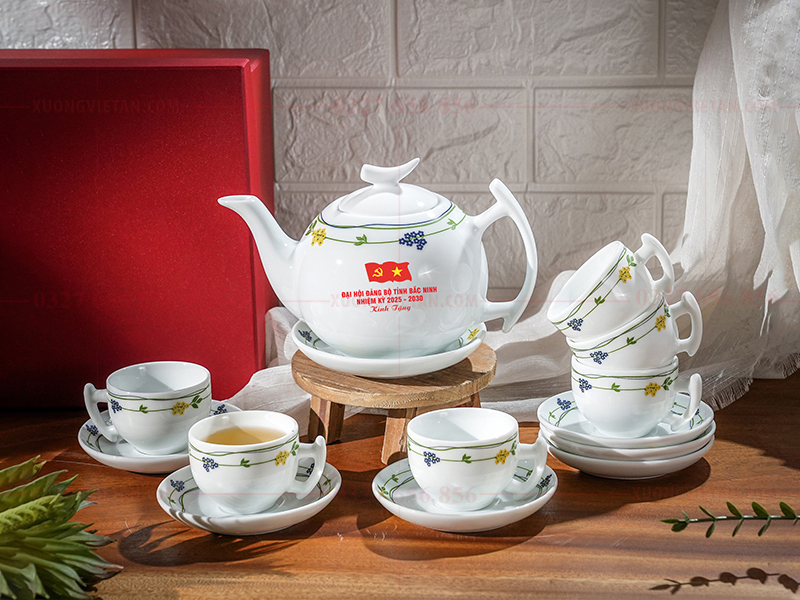 Bộ ấm chén Bát Tràng in logo đại hội đảng