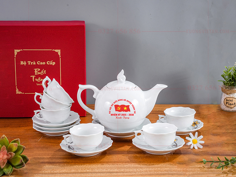 Bộ ấm chén Bát Tràng in logo đại hội đảng