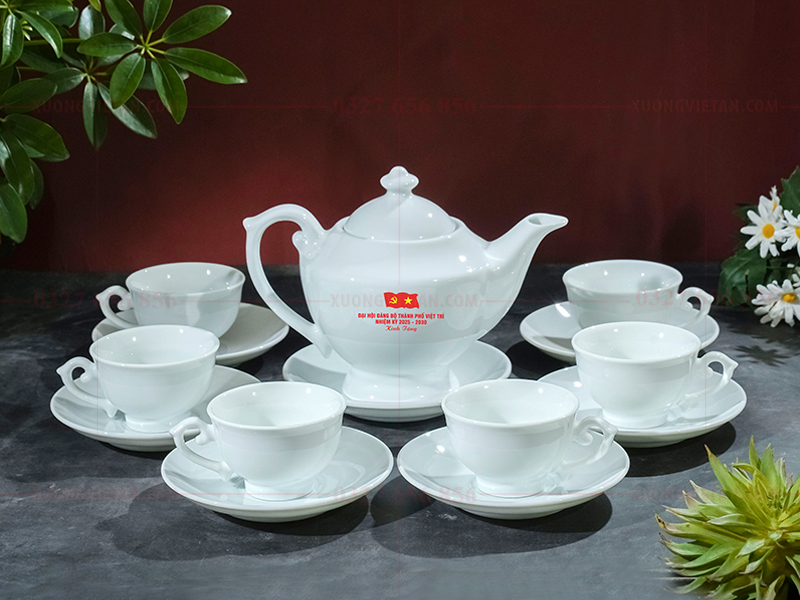 Bộ ấm chén Bát Tràng in logo đại hội đảng