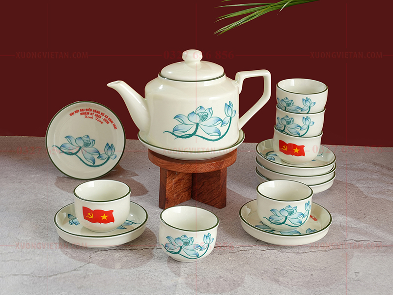 Bộ ấm chén Bát Tràng in logo đại hội đảng