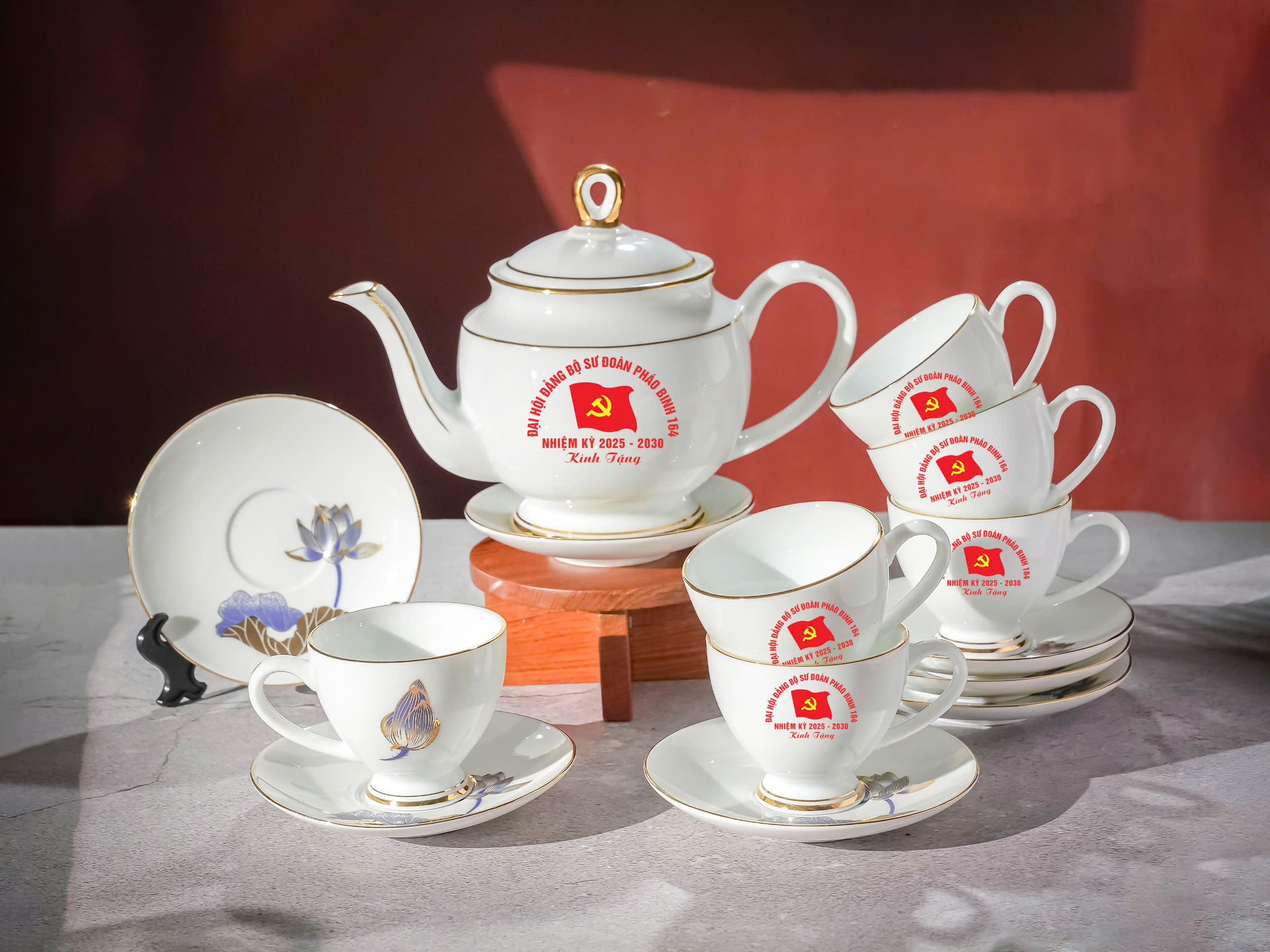 Bộ ấm chén dáng trống in logo