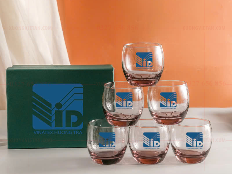 Cốc thủy tinh in logo có phải xu hướng cho doanh nghiệp 2025