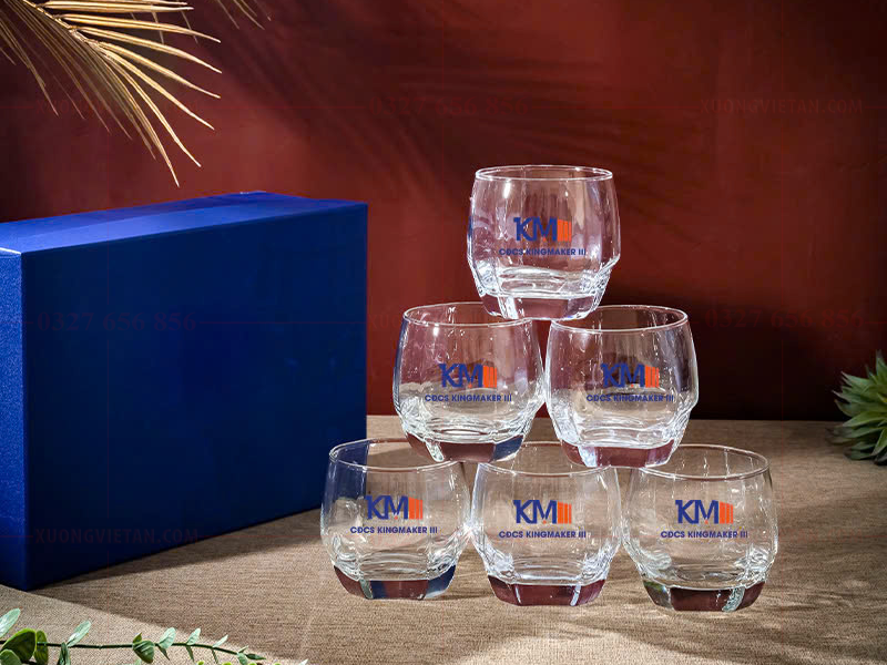 Cốc thủy tinh in logo có phải xu hướng cho doanh nghiệp 2025