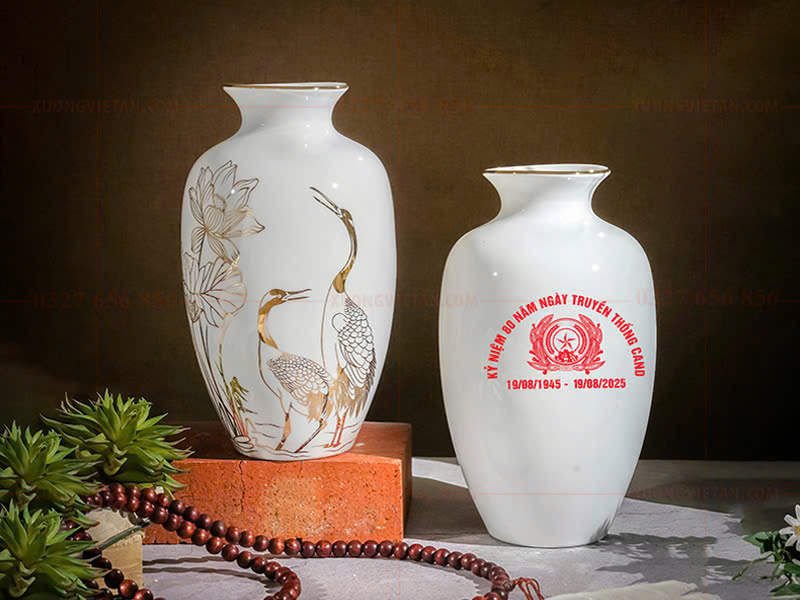 Lọ hoa in logo kỷ niệm 80 năm ngày truyền thống CAND