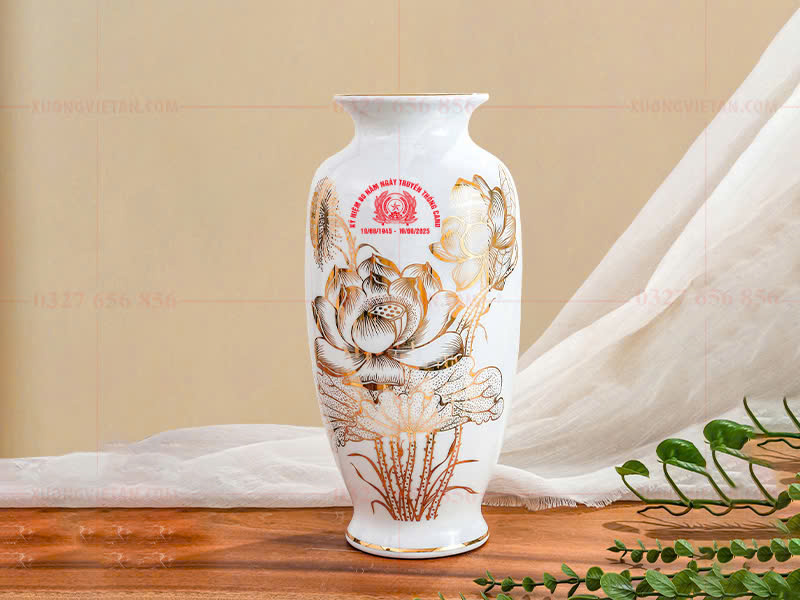 Lọ hoa in logo kỷ niệm 80 năm ngày truyền thống CAND